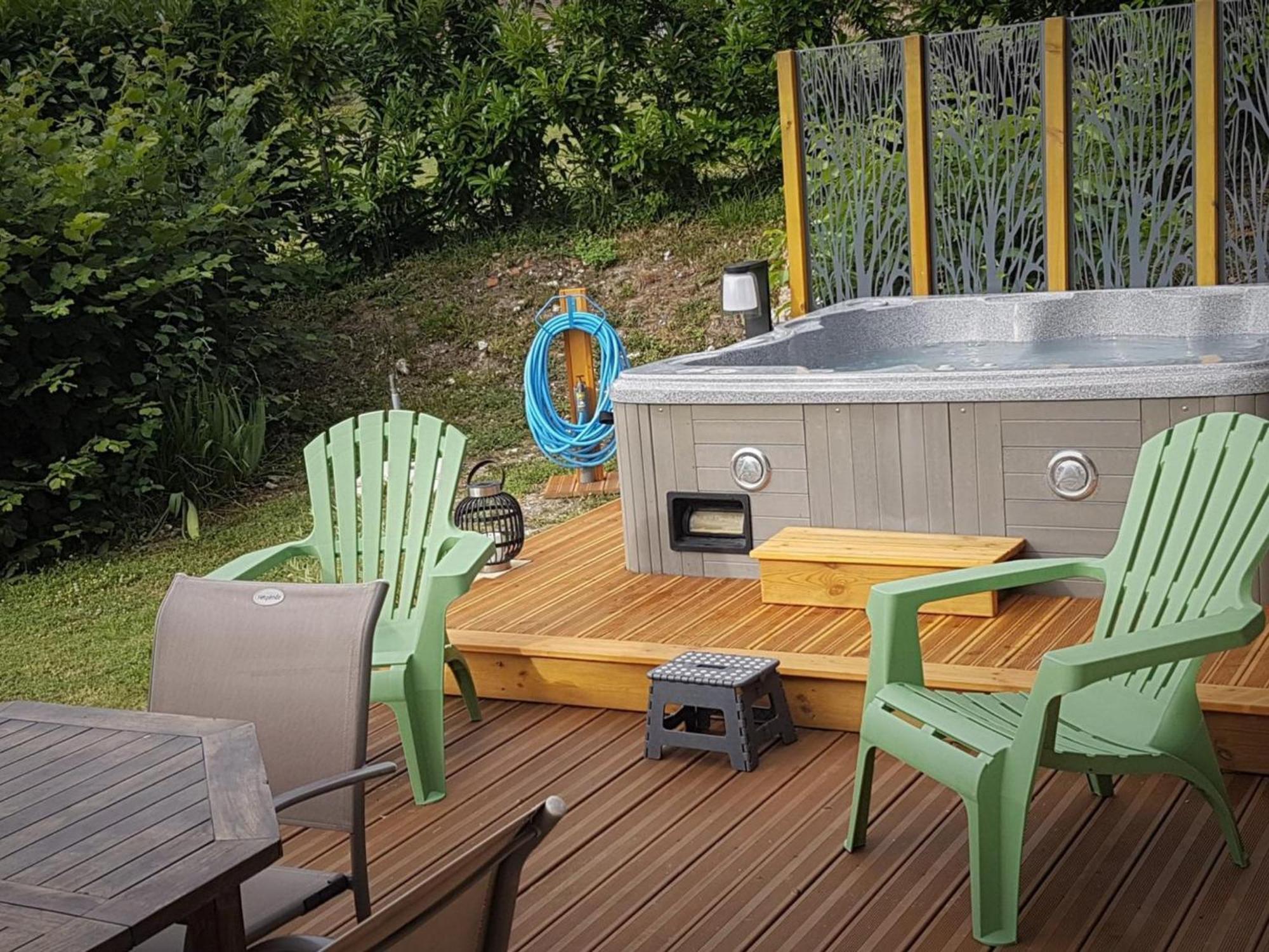 Maison Perigourdine Avec Jacuzzi, Jardin Prive Et Velos - Ideal 2 Personnes, Pres De Sarlat - Fr-1-616-209 Ле-Бюг Экстерьер фото